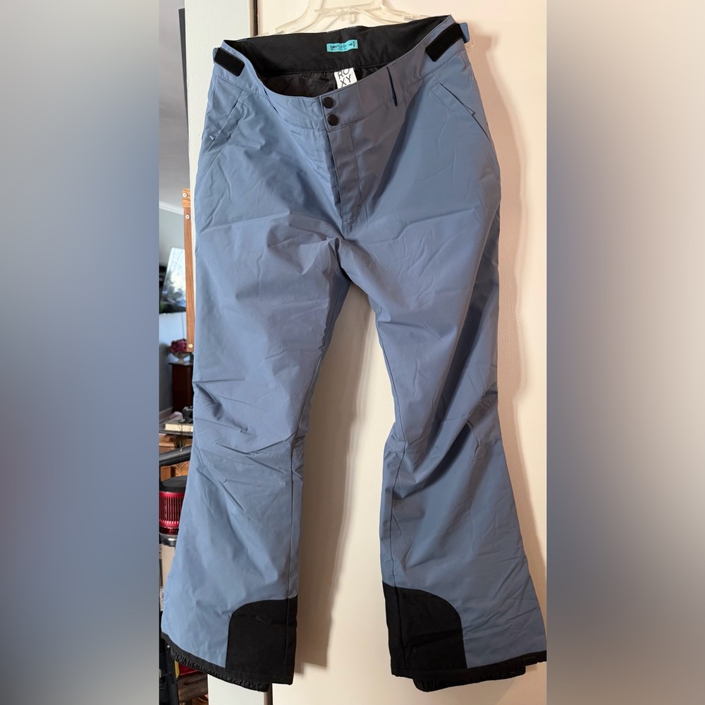NWOT Roxy Nadia Women’s Blue and Black Ski Pants